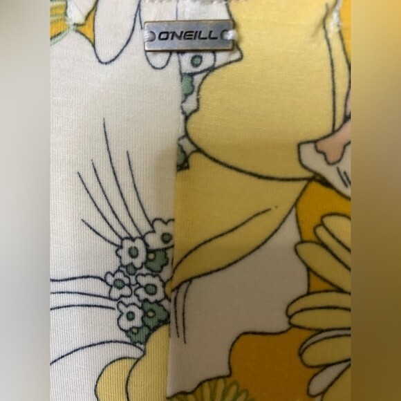 NWOT ONEILL KIKI FLORAL FAUX WRAP YELLOW MINI DRESS . SIZE MEDIUM - Picture 10 of 12